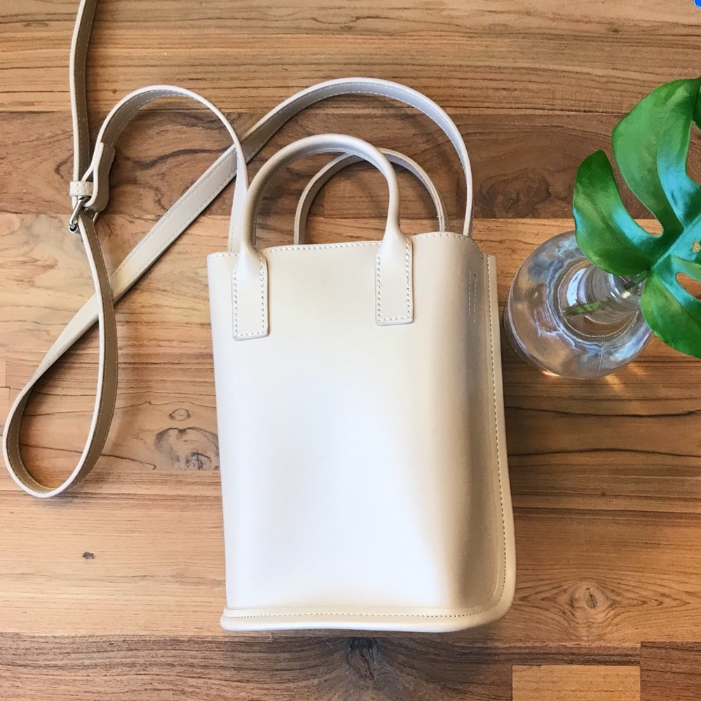 Crossbody bucket bag